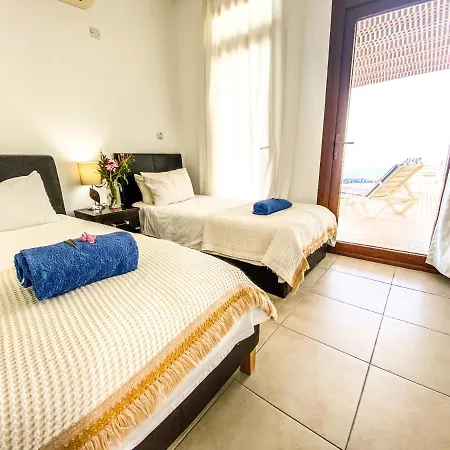 Sea Cliff Villa *