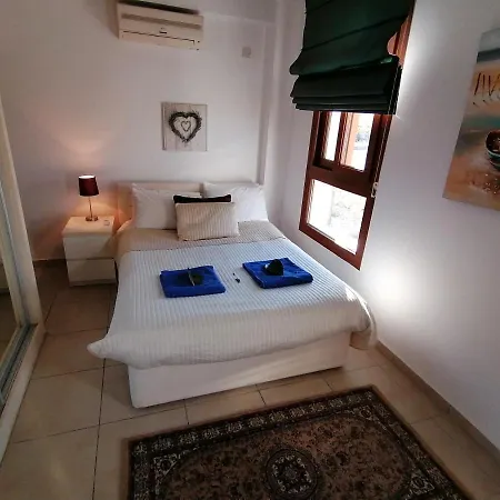 Sea Cliff Villa *